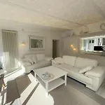 Weiss Apartment Schillig