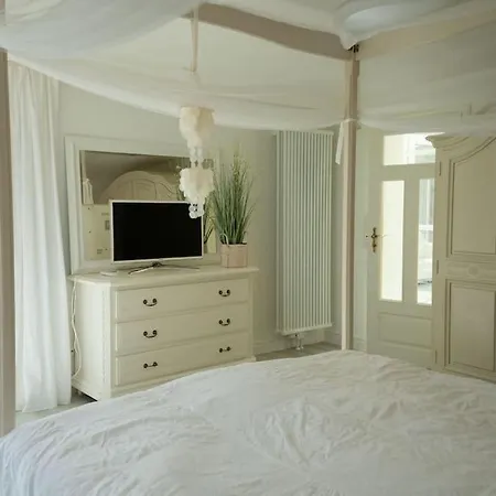 Weiss Apartment