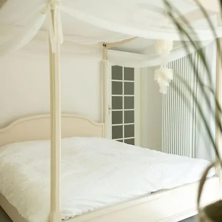 Weiss Apartment *