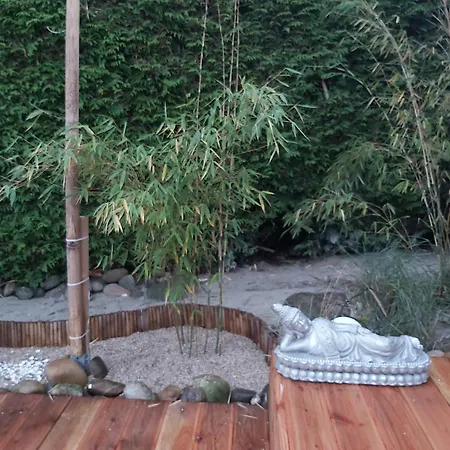 アパート Weiss シリヒ