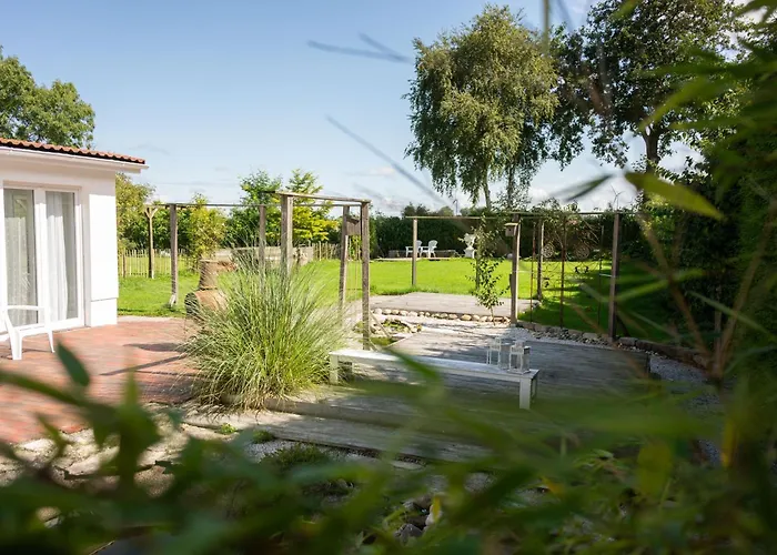 アパート Weiss シリヒ